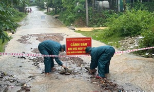 Mưa lớn gây ngập nhiều điểm, chia cắt giao thông tại Quảng Trị