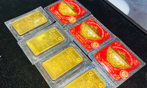Giá vàng hôm nay (10/8): Biến động mạnh, nhà đầu tư lưu ý gì?