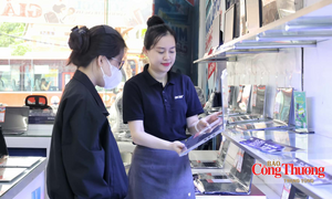 Thị trường bán lẻ Hà Tĩnh 'bứt tốc' trước thềm năm học mới