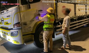 Bị phạt nặng vì lái xe không bằng lái, dùng thẻ nhận dạng của người khác