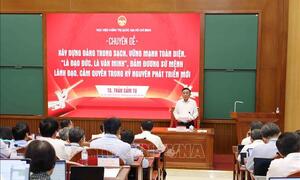 Thường trực Ban Bí thư Trần Cẩm Tú trao đổi chuyên đề về xây dựng Đảng với các Ủy viên Trung ương Đảng khóa XIV