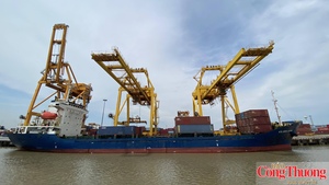Đẩy mạnh xuất khẩu, kiểm soát nhập siêu, phát triển thương mại cân bằng