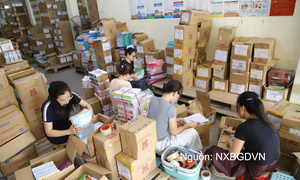 Không để thiếu sách giáo khoa: Bài học và giải pháp - Kỳ 1: Nguồn cung tăng, vì sao vẫn khó mua?