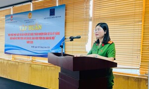 Trang bị pháp luật bảo hiểm và kỹ năng lái xe máy điện cho giáo viên