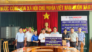 Công ty Thủy điện An Khê – Ka Nak hỗ trợ kinh phí mua sắm 30 bộ máy vi tính