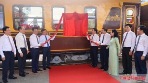 Khai trương đoàn tàu 'Cố đô Huế - Phong Nha'