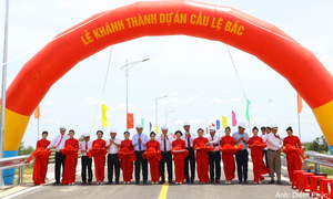Đà Nẵng: Niềm vui nối nhịp đôi bờ của bà con 'ốc đảo' Lệ Bắc