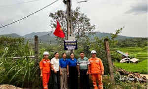 Lào Cai: Đèn năng lượng mặt trời thắp sáng đường quê trước thềm Quốc khánh 2/9