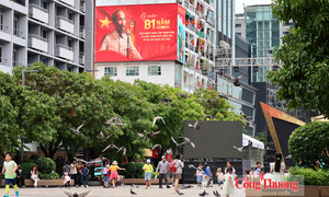 TP. Hồ Chí Minh: Du khách tiếp tục đổ về trong ngày cuối kỳ nghỉ lễ 2/9