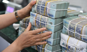 Thu ngân sách tăng 16%, vượt 2 triệu tỷ đồng sau 8 tháng