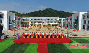 Học sinh vùng biên Hà Tĩnh rộn ràng khai giảng tại ngôi trường mới