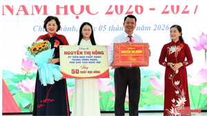 Phó Chủ tịch Quốc hội Nguyễn Thị Hồng dự Lễ khai giảng năm học mới tại Cần Thơ