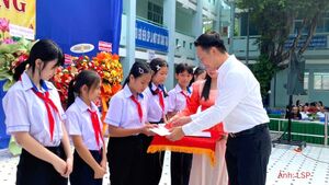 TP. Hồ Chí Minh: Doanh nghiệp tiếp động lực cho học sinh có hoàn cảnh khó khăn 