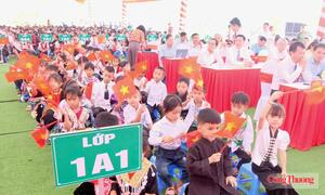 Niềm vui ngày khai trường và 107 ngôi trường nội trú mở tương lai nơi biên cương