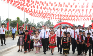 Phó Thủ tướng Thường trực Phạm Gia Túc dự Lễ khai giảng năm học mới tại Điện Biên