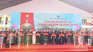 Học sinh Đà Nẵng nô nức đến trường khai giảng năm học mới