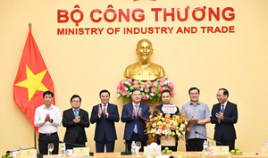 Trao Quyết định của Thủ tướng Chính phủ bổ nhiệm Thứ trưởng Bộ Công Thương