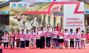 'Tiếp sức' học sinh vùng khó khăn an toàn trở lại trường