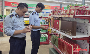 Kiểm soát hàng hóa dịp Trung thu từ phố cổ đến ngoại thành Hà Nội