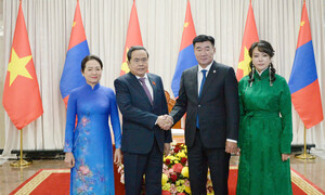 Chủ tịch Quốc hội Mông Cổ và Phu nhân chủ trì lễ đón trọng thể Chủ tịch Quốc hội Trần Thanh Mẫn và Phu nhân