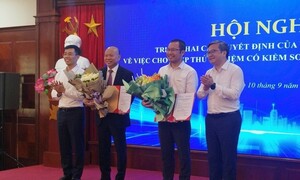 Hà Nội trao quyết định thử nghiệm có kiểm soát xe tự hành và đất hiếm
