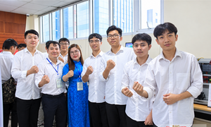 Sinh viên Điện lực đưa AI xuống ao tôm