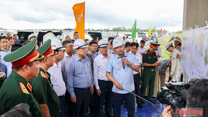 Tháo gỡ ‘điểm nghẽn’ tuyến cao tốc tại miền Tây