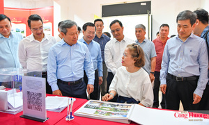 Chủ tịch Hà Nội lắng nghe quan điểm về xây thêm công trình ở Hồ Gươm