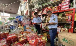 Lào Cai: Bám địa bàn, siết chặt kiểm soát thị trường dịp Trung thu