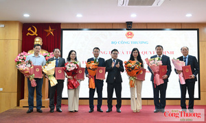Bộ Công Thương công bố và trao các Quyết định của Bộ trưởng về công tác cán bộ