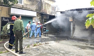 Quảng Ninh: Kịp thời dập tắt đám cháy tại chợ Kim Sơn