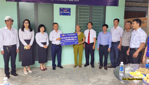 PC Đắk Lắk trao 4 nhà tình nghĩa cho các hộ khó khăn