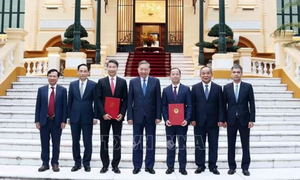 Tổng Bí thư, Chủ tịch nước Tô Lâm trao quyết định bổ nhiệm 2 Đại sứ Việt Nam tại nước ngoài
