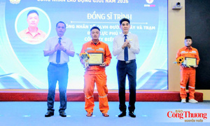 Thành phố Huế: Người công nhân giỏi, bám lưới giữ an toàn dòng điện
