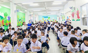 Co.opmart triển khai mô hình bếp suất ăn học đường tại Long Xuyên