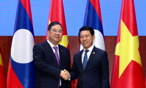 Phó Thủ tướng Thường trực Phạm Gia Túc hội đàm, thúc đẩy gắn kết chiến lược Việt Nam-Lào
