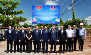 Phó Thủ tướng Thường trực Phạm Gia Túc thăm các công trình, dự án hợp tác hữu nghị Việt Nam - Lào