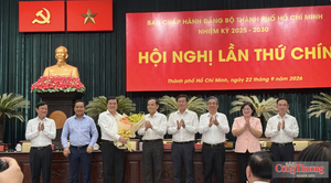 Ban Chấp hành Đảng bộ TP. Hồ Chí Minh chúc mừng tân Phó Bí thư Thành ủy TP. Hồ Chí Minh Nguyễn Sinh Nhật Tân