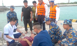 Cấp cứu thành công ngư dân bị sỏi niệu quản ở Trường Sa
