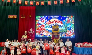 Trọn vẹn niềm vui đêm hội “Vầng trăng của biển”