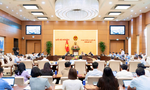 Ủy ban Thường vụ Quốc hội cho ý kiến về dự án Luật Kinh doanh bất động sản (sửa đổi)