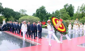 Lãnh đạo Đảng, Nhà nước đặt vòng hoa tại Đài tưởng niệm các Anh hùng liệt sĩ