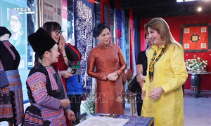 Phu nhân Tổng Bí thư, Chủ tịch nước Tô Lâm và Phu nhân Tổng thống Panama tìm hiểu văn hóa các dân tộc Việt Nam