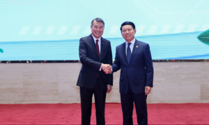 Hai Thủ tướng dự Hội nghị xúc tiến đầu tư Việt Nam - Lào: 'Gắn kết chiến lược' trong lĩnh vực kinh tế