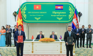 Việt Nam, Campuchia trao đổi nhiều văn kiện hợp tác quan trọng