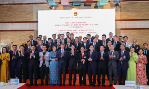 Thủ tướng Lê Minh Hưng gặp cộng đồng và các cơ quan đại diện Việt Nam tại Campuchia