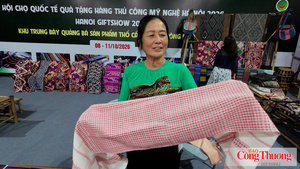 Gỡ khó đầu ra cho thổ cẩm của người dân tộc thiểu số