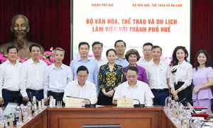 Huế và Bộ Văn hóa ký kết hợp tác phát huy di sản, phát triển công nghiệp văn hóa