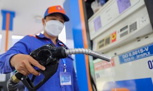 Petrolimex giảm thêm 300 đồng/lít xăng dầu, áp dụng đến ngày 29/10