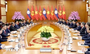 Thường trực Ban Bí thư Trần Cẩm Tú hội đàm với Thường trực Ban Bí thư Trung ương Đảng Nhân dân Cách mạng Lào